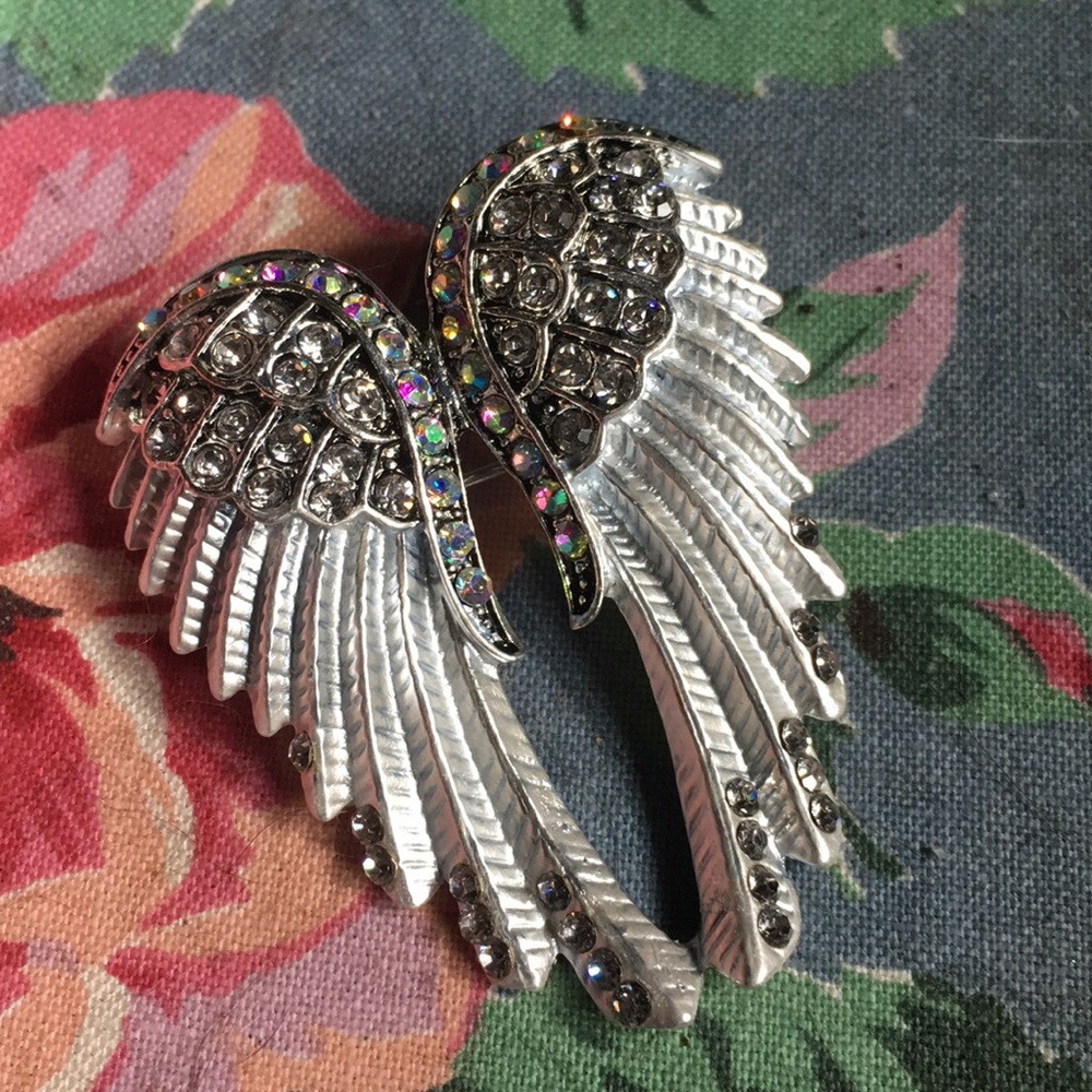 New! Angel Wings Iridescent Brooch - Picture 2 of 7